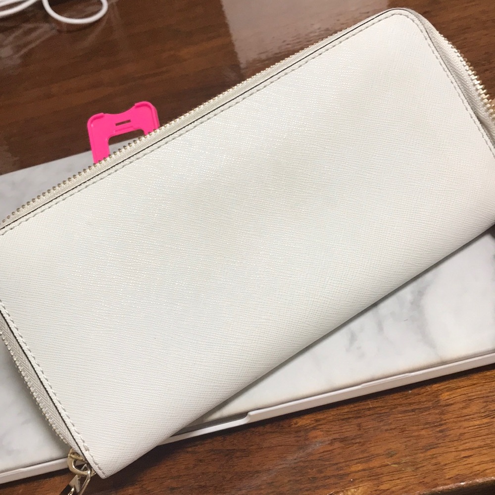 Michael Kors white continental wallet - Picture 4 of 5